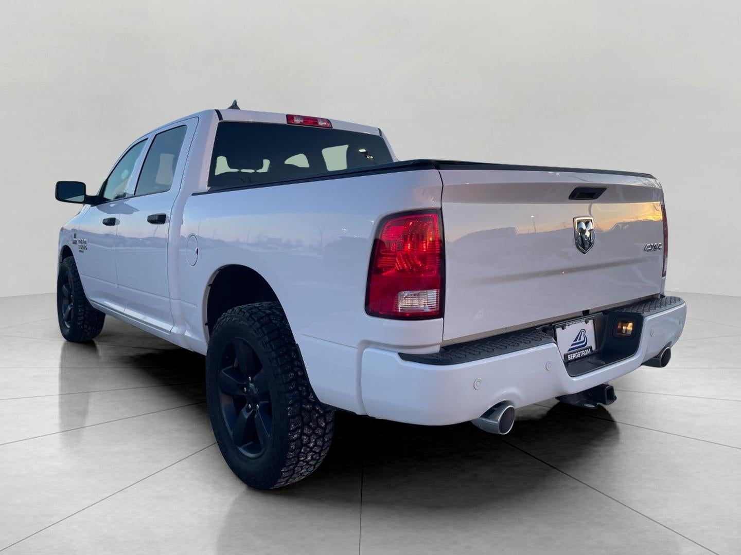 2022 RAM 1500 CLASSIC CREW CAB