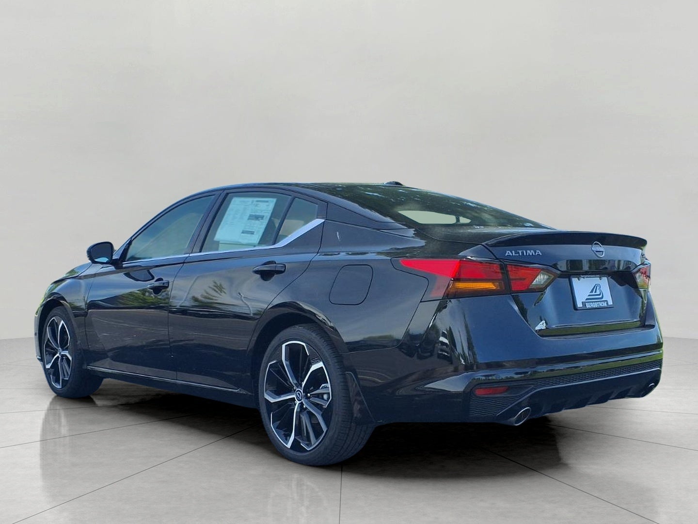 2026 Nissan Altima SR FWD