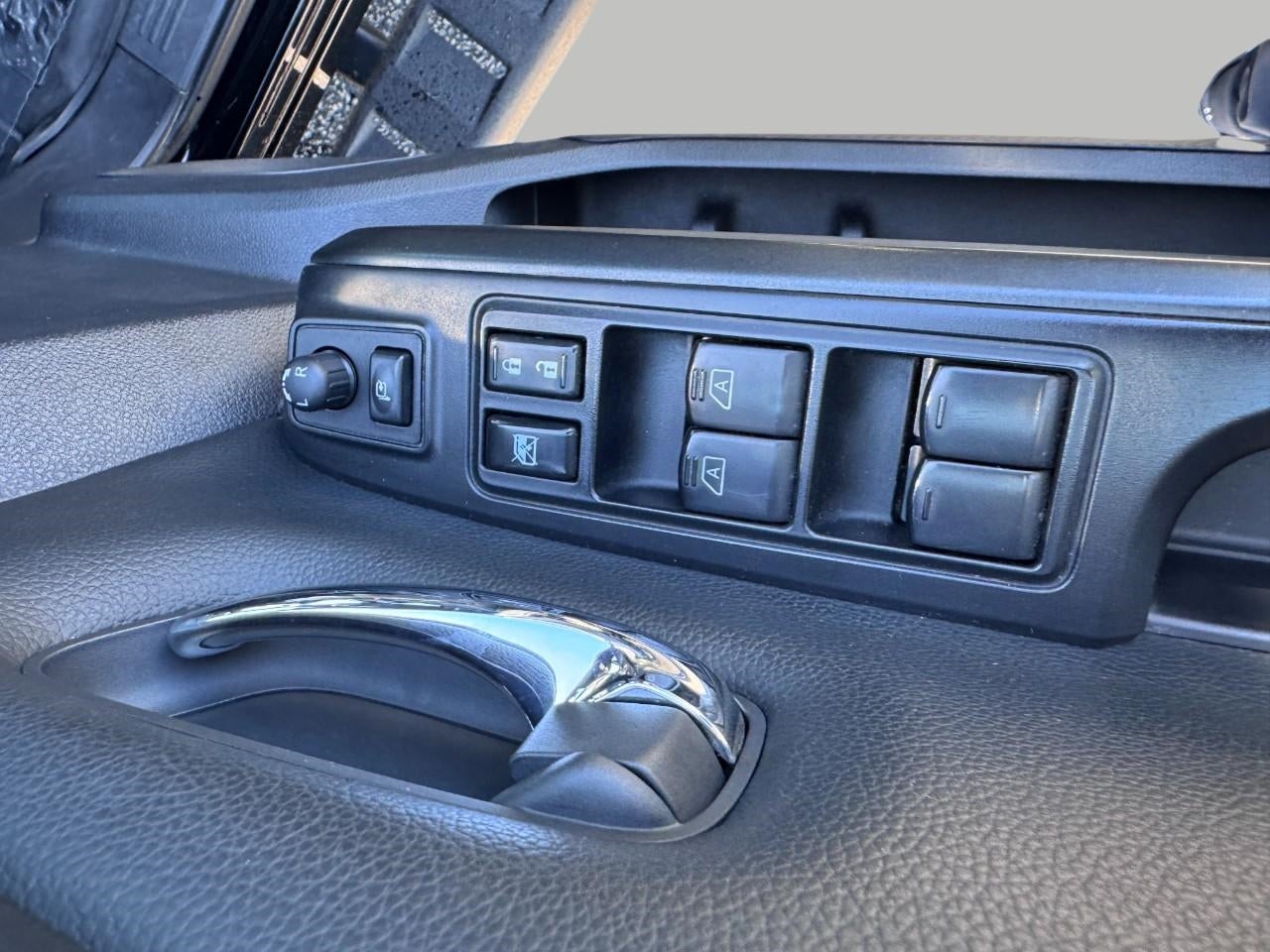 2023 Nissan TITAN CREW CAB