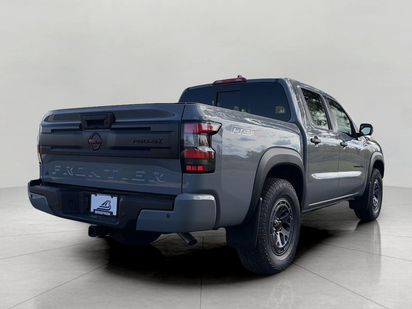 2027 Nissan Frontier Crew Cab 4x4 S