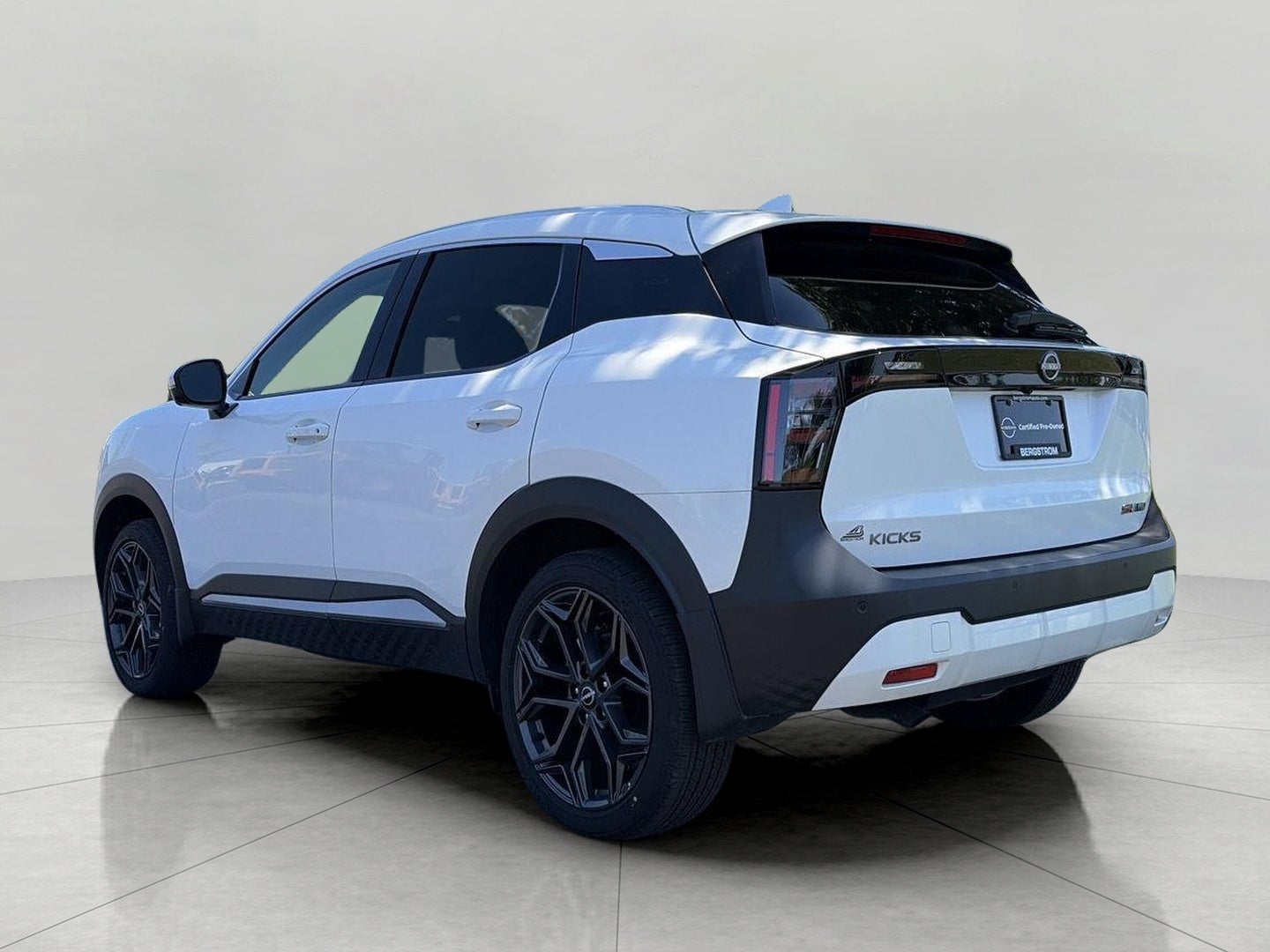 2025 Nissan Kicks SR AWD