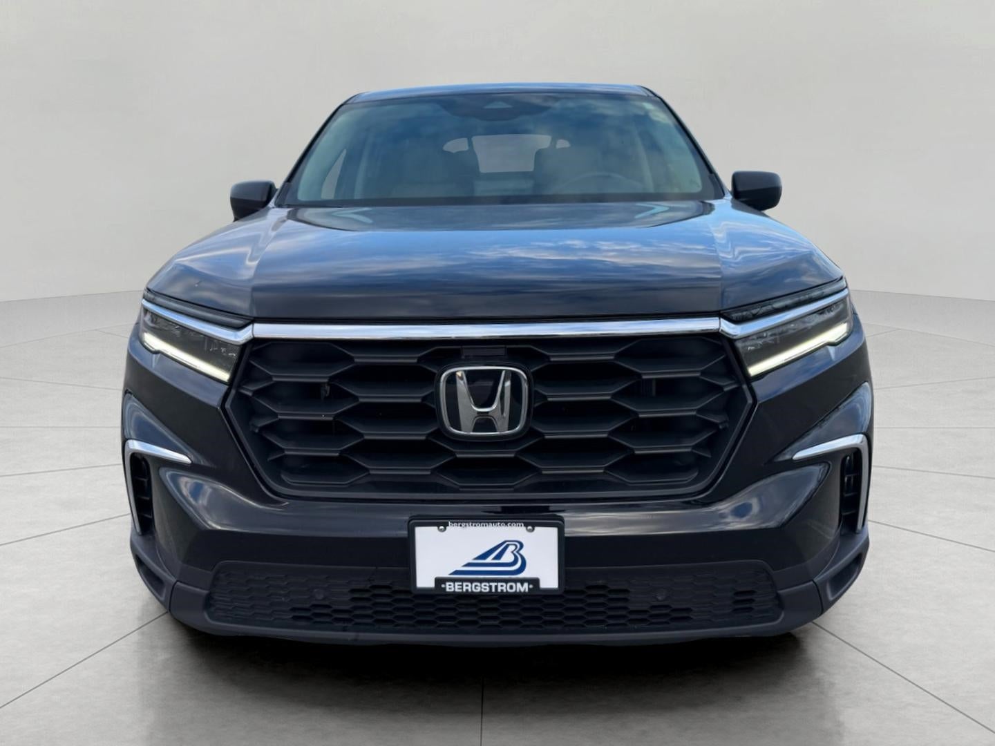 2023 Honda Pilot LX AWD