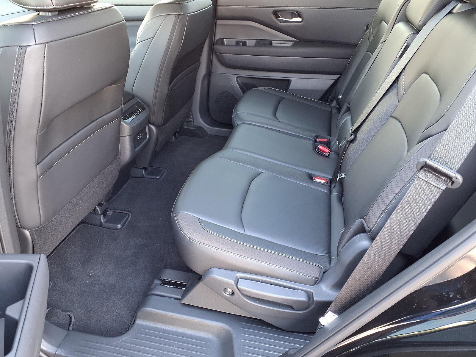 2025 Nissan Pathfinder SL 4WD