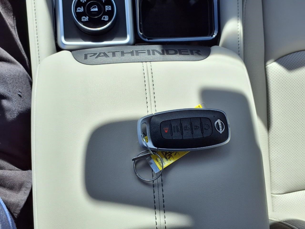 2026 Nissan Pathfinder SL