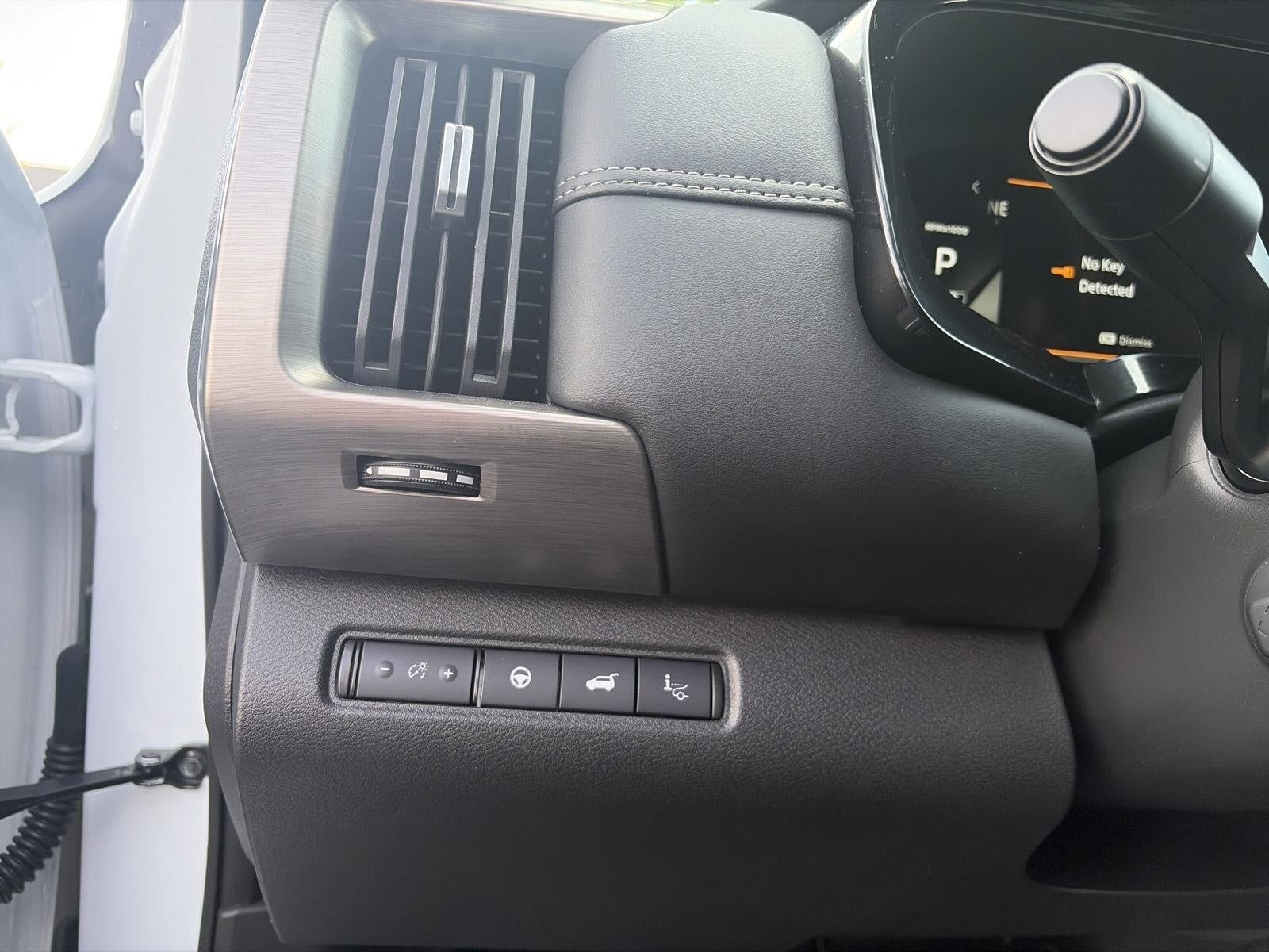 2025 Nissan Pathfinder Platinum 4WD