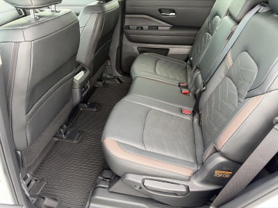 2025 Nissan Pathfinder Platinum 4WD
