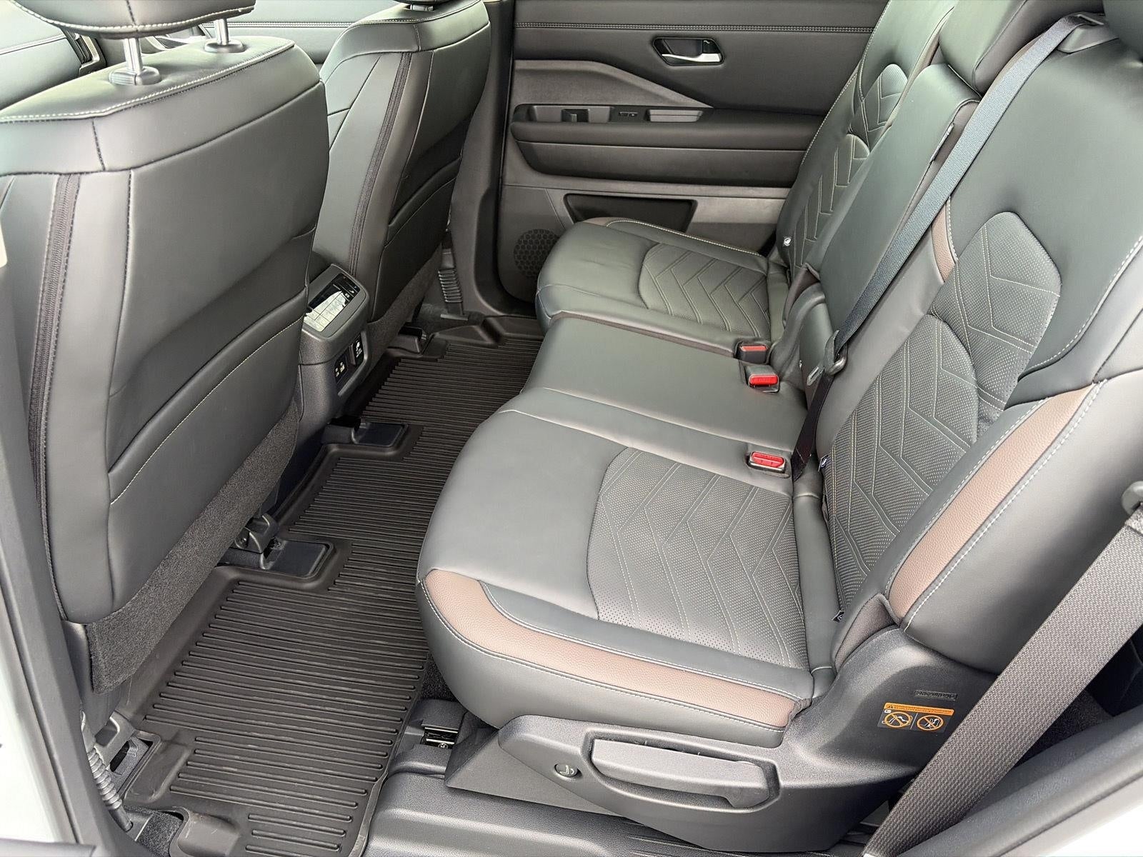 2025 Nissan Pathfinder Platinum 4WD