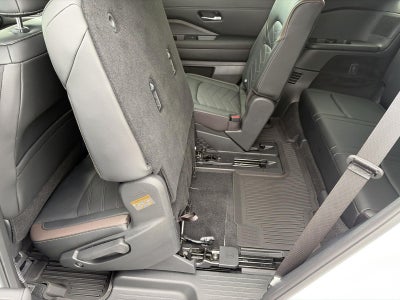 2025 Nissan Pathfinder Platinum 4WD