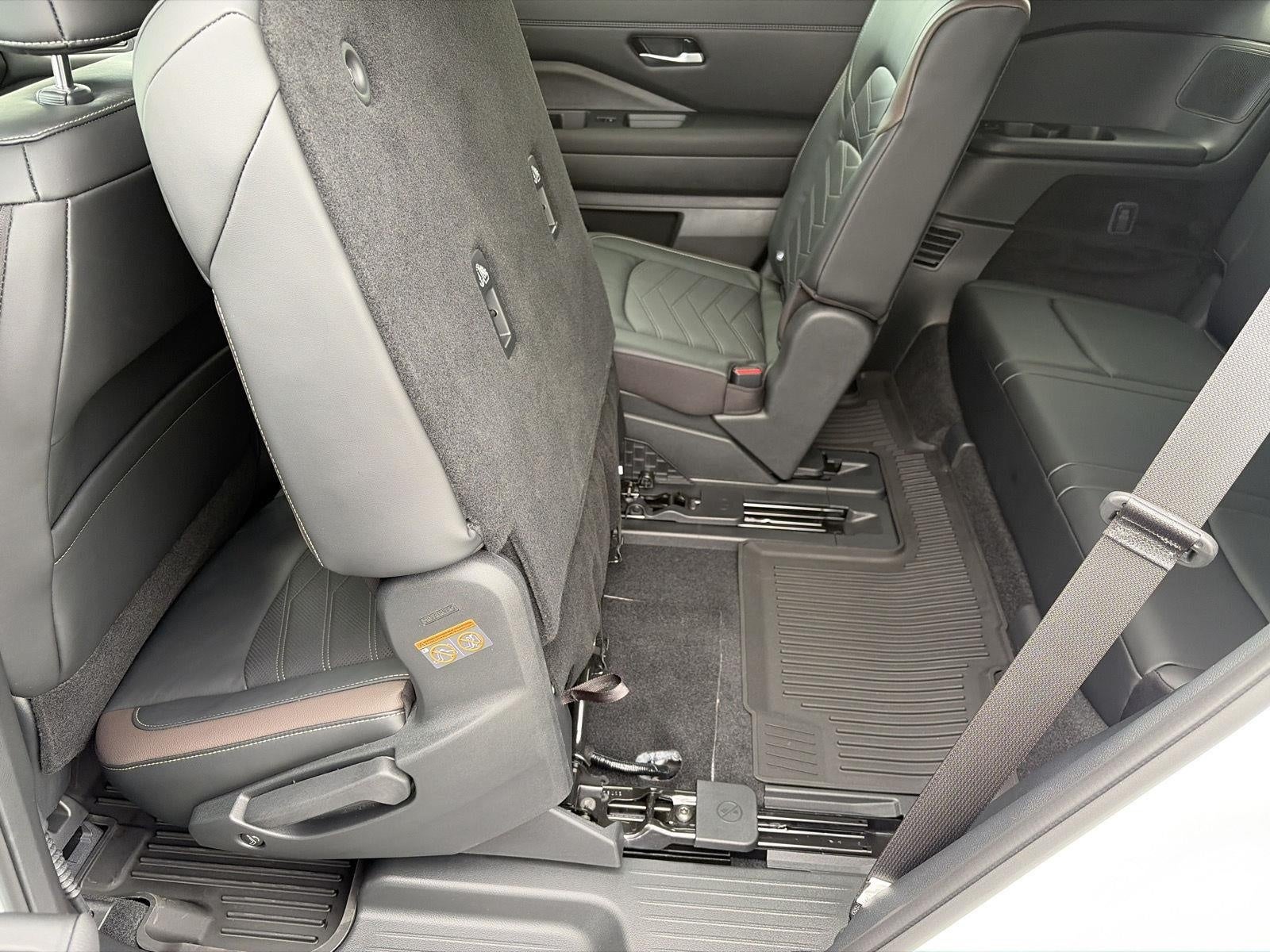 2025 Nissan Pathfinder Platinum 4WD