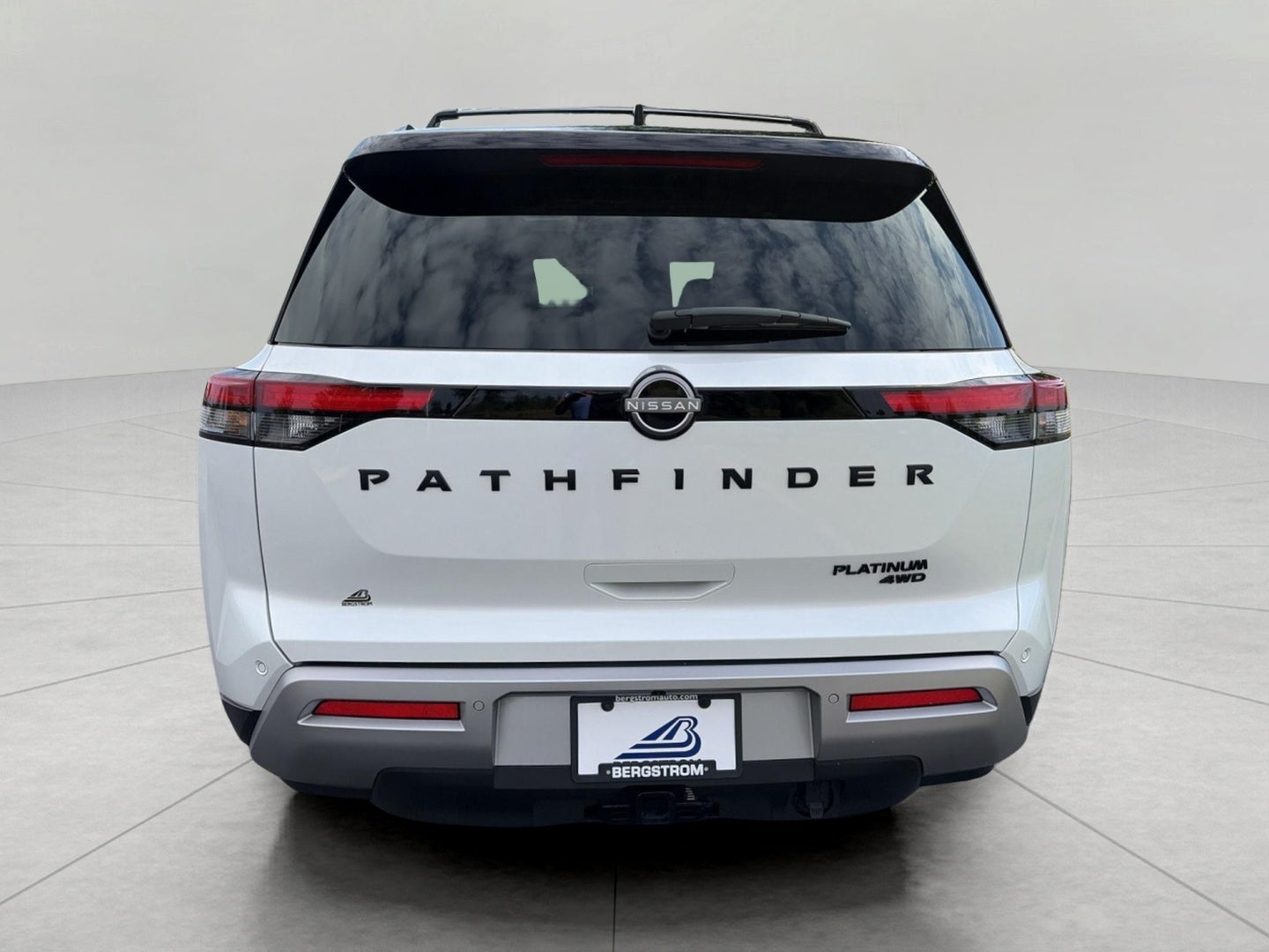 2025 Nissan Pathfinder Platinum 4WD
